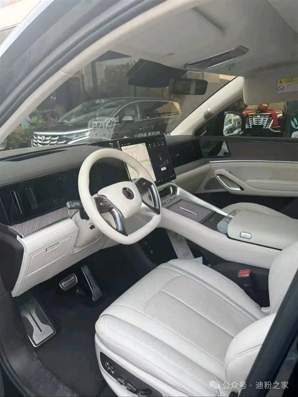 空间最大的比亚迪SUV！全国首台腾势N9正式到店：35.98万元起