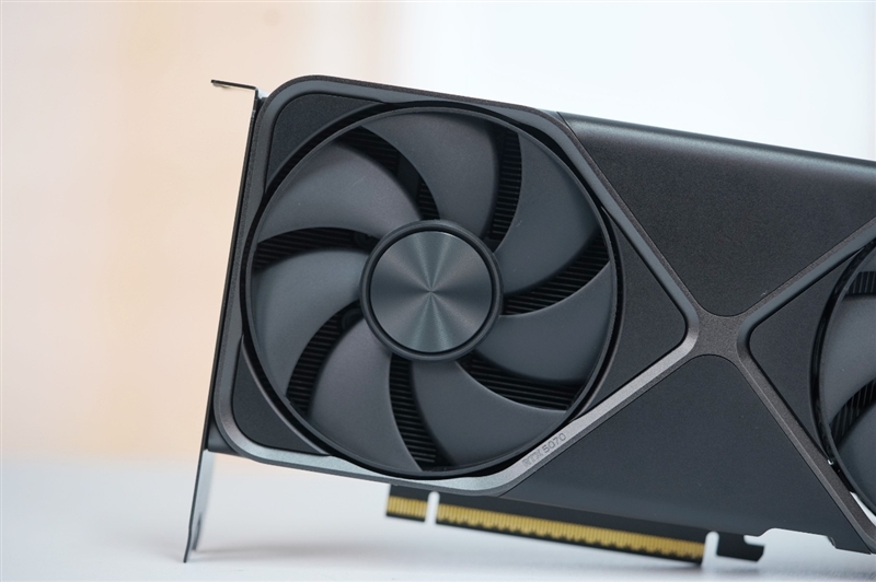 NVIDIA RTX 5070首发评测：DLSS 4提升超4倍！4K游戏不再是高端玩家专属