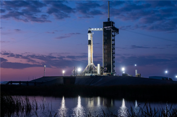 SpaceX飞龙船准备起飞！滞留太空9个月的美国两名宇航员 终于要回家了