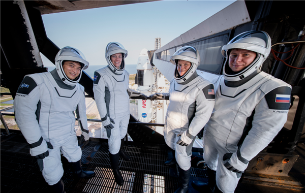 SpaceX飞龙船准备起飞！滞留太空9个月的美国两名宇航员 终于要回家了