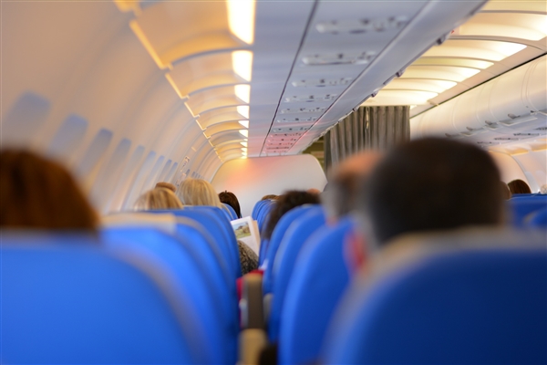 近期美国飞机事故频发！里根机场美国航空两飞机在跑道相撞