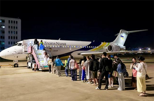 国产客机C909深圳首飞：开启国际新航线