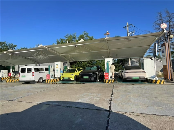 限充80%、排队叫号、掉头充电!高速服务区为防充电拥堵各显手段