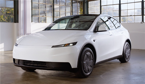 外观、配置全公布!特斯拉正式发布廉价版Model 3/Y 铁粉吐槽:价格太失望了