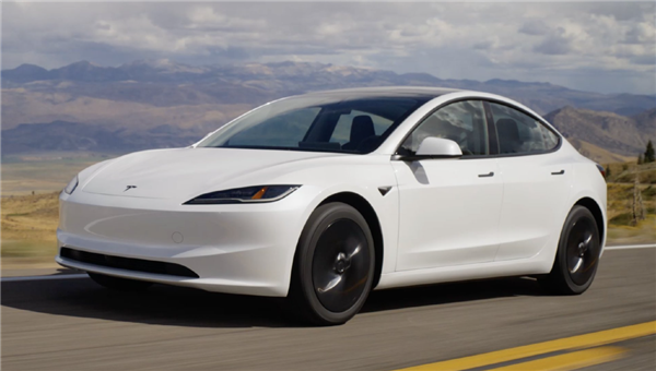 外观、配置全公布!特斯拉正式发布廉价版Model 3/Y 铁粉吐槽:价格太失望了