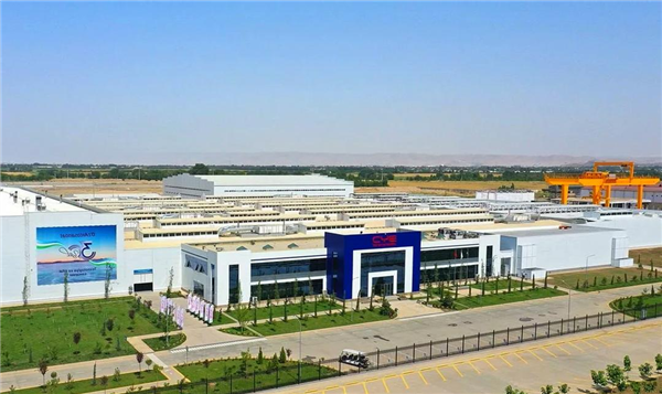 中亚的老外们 以后可能买不到中国便宜车了