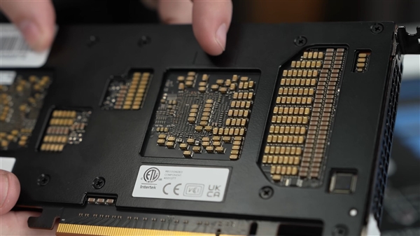 仅仅1万元!华为Atlas 300I DUO AI推理卡首次拆解:双芯合体 薄如蝉翼