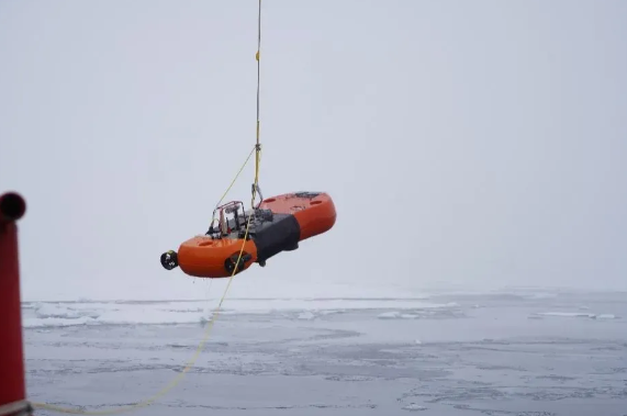 不惧极端环境!我国自主研发“极蛙”水下机器人完成冰区下潜