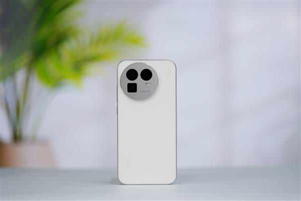 全球首发理光GR影像！真我GT8 Pro图赏