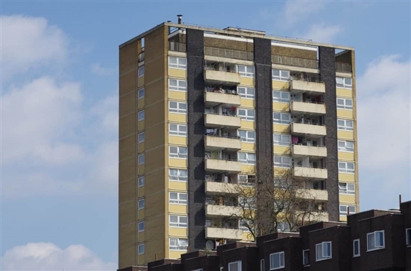 美国“晚买房”趋势加剧：首次购房者平均年龄升至40岁创纪录