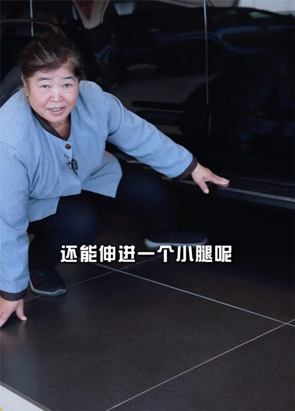 爆火!58岁保洁阿姨拍“土味说车”视频出圈:这黢黑大轱辘你喜欢吗
