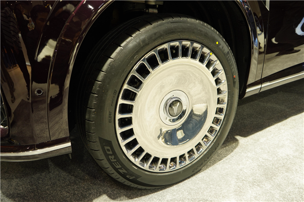 国产豪华旗舰SUV新王炸！岚图旗舰泰山亮相郑州国际车展