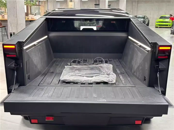 特斯拉cybertruck皮卡上线阿里拍卖平台：无报废年限 可上绿牌