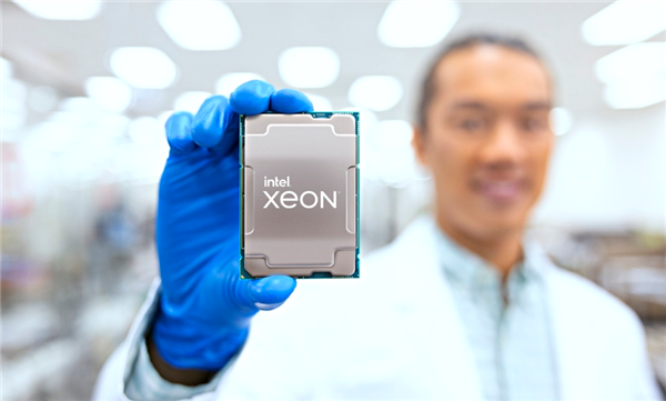 散热大幅提升！英特尔直接将散热器封装进芯片