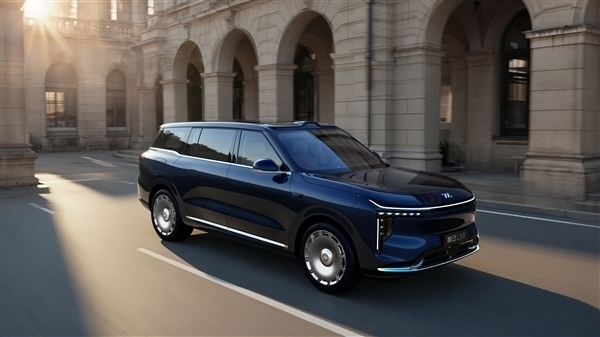 国产9系旗舰新王炸!智己LS9上市25分钟大定破5000台