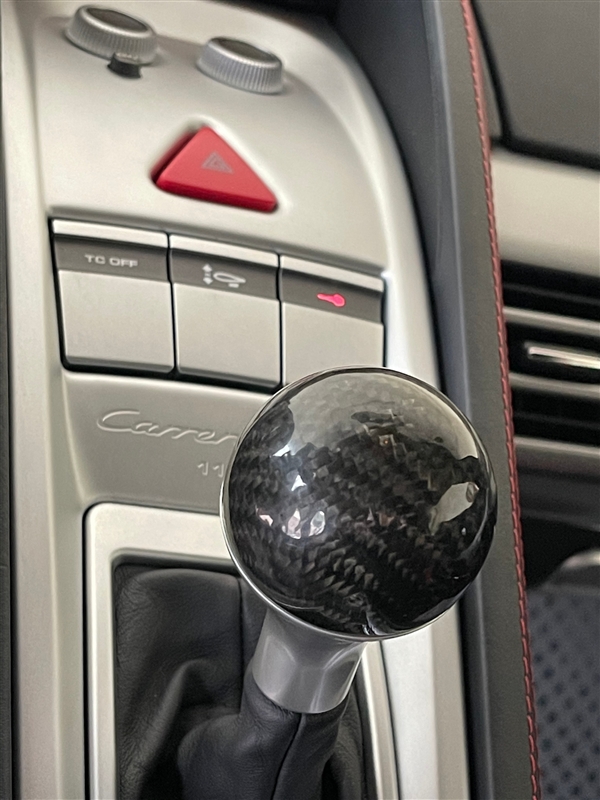 688万起 困在广州展厅里的保时捷卡雷拉GT要拍卖了:无法上牌