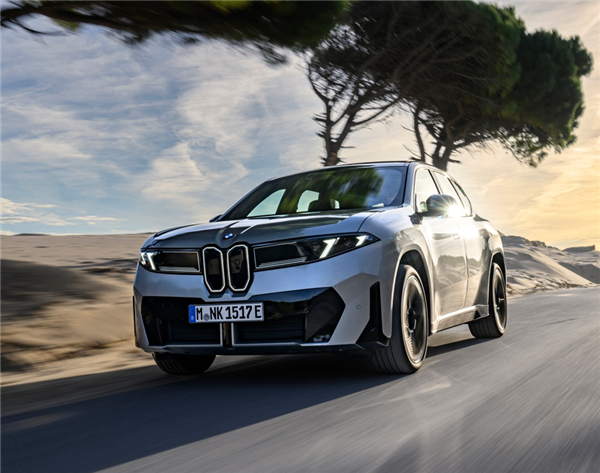 去欧洲试了宝马iX3 真给我开爽了!